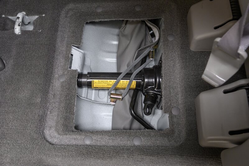 2003 Toyota Sequoia SR5 - Photo 32 - Van Nuys, CA 91402