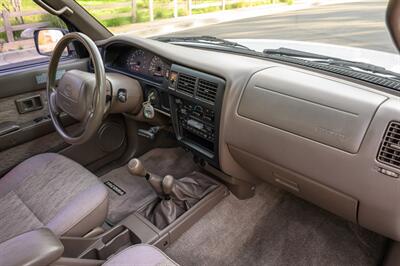 1999 Toyota Tacoma SR5 V6 5- Speed   - Photo 32 - Van Nuys, CA 91402