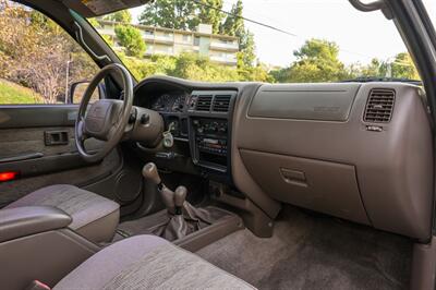 1999 Toyota Tacoma SR5 V6 5- Speed   - Photo 31 - Van Nuys, CA 91402