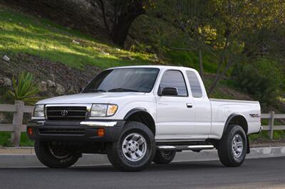 1999 Toyota Tacoma SR5 V6 5- Speed Truck