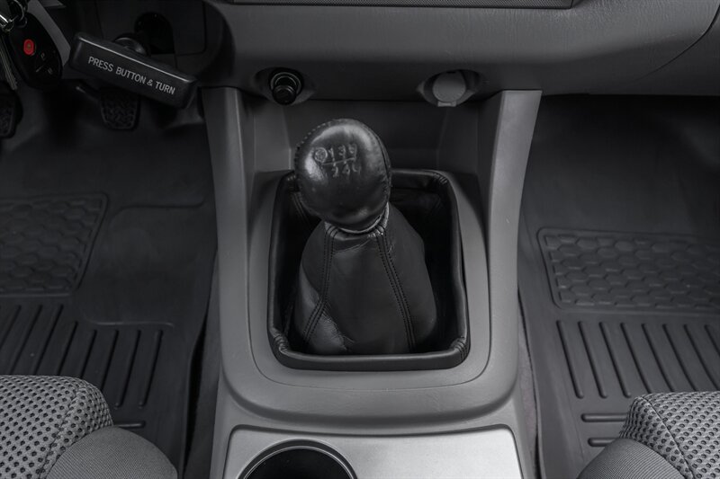 2005 Toyota Tacoma V6 - Photo 38 - Van Nuys, CA 91402