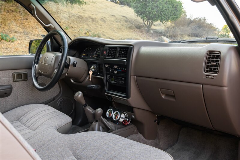 1996 Toyota Tacoma V6 - Photo 44 - Van Nuys, CA 91402
