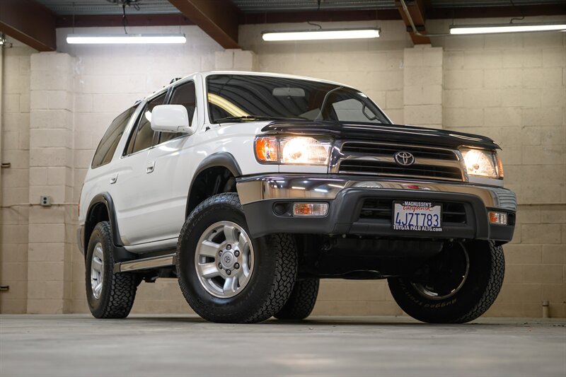 1999 Toyota 4Runner SR5   - Photo 1 - Van Nuys, CA 91402