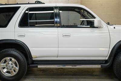 1999 Toyota 4Runner SR5   - Photo 17 - Van Nuys, CA 91402