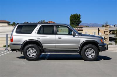 1999 Toyota 4Runner SR5 - Photo 10 - Van Nuys, CA 91402