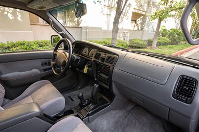 2001 Toyota 4Runner SR5   - Photo 47 - Van Nuys, CA 91402