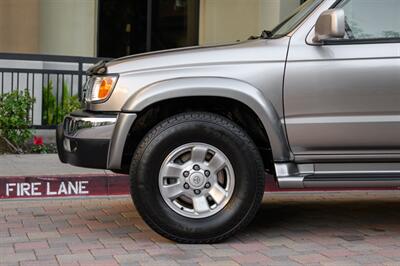 2001 Toyota 4Runner SR5   - Photo 8 - Van Nuys, CA 91402