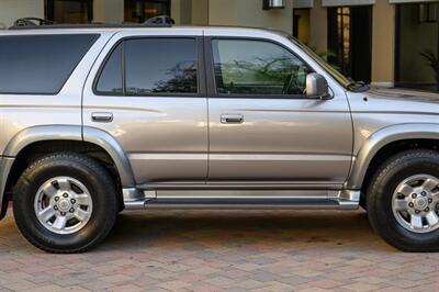 2001 Toyota 4Runner SR5   - Photo 26 - Van Nuys, CA 91402