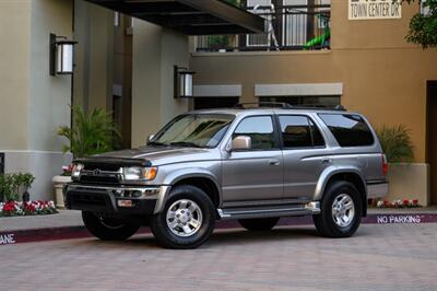 2001 Toyota 4Runner SR5   - Photo 4 - Van Nuys, CA 91402
