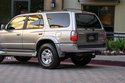 2001 Toyota 4Runner SR5   - Photo 16 - Van Nuys, CA 91402