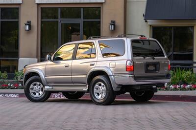2001 Toyota 4Runner SR5   - Photo 14 - Van Nuys, CA 91402
