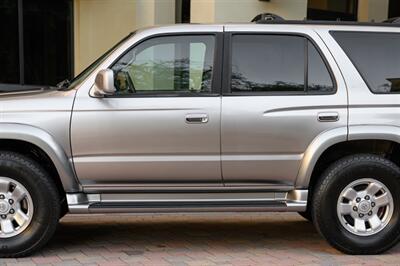 2001 Toyota 4Runner SR5   - Photo 9 - Van Nuys, CA 91402