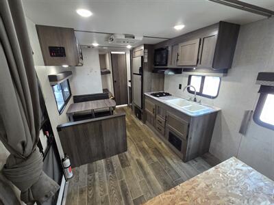2022 Gulf Stream Kingsport 248BH   - Photo 5 - Liberty, TX 77575
