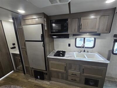 2022 Gulf Stream Kingsport 248BH   - Photo 7 - Liberty, TX 77575