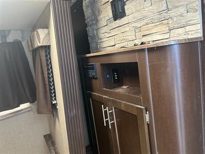 2016 Forest River Cherokee 304BS   - Photo 8 - Liberty, TX 77575