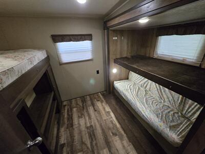 2017 Palomino Puma 295BHSS - Photo 7 - Liberty, TX 77575