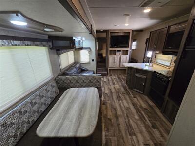 2017 Palomino Puma 295BHSS - Photo 6 - Liberty, TX 77575