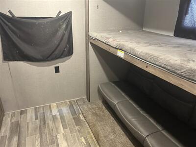 2021 Keystone Zinger ZR340BH21   - Photo 10 - Liberty, TX 77575