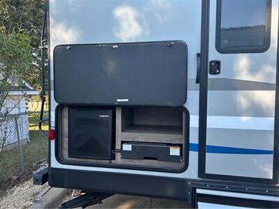 2020 KZRV Connect C332BHK   - Photo 11 - Liberty, TX 77575