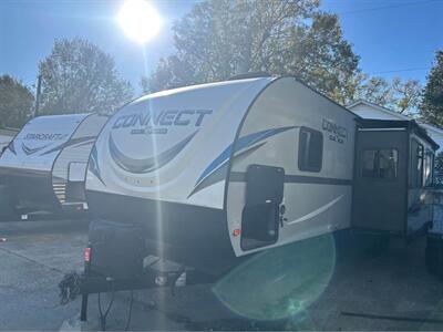 2020 KZRV Connect C332BHK   - Photo 12 - Liberty, TX 77575