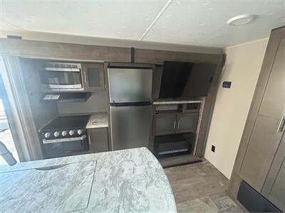 2020 KZRV Connect C332BHK   - Photo 8 - Liberty, TX 77575