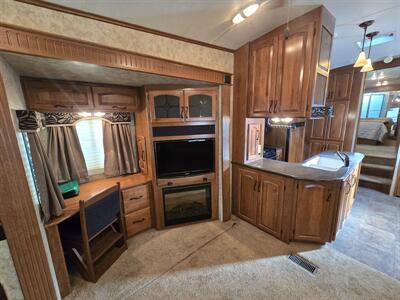 2012 Keystone Montana 3400RL   - Photo 6 - Liberty, TX 77575