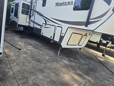2016 Keystone Montana 3582RL - Photo 5 - Liberty, TX 77575