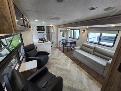 2022 Palomino Xsolaire 304RKDS - Photo 11 - Liberty, TX 77575