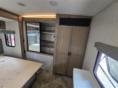 2022 Palomino Xsolaire 304RKDS - Photo 20 - Liberty, TX 77575