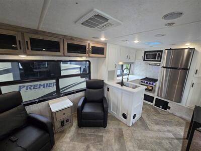 2022 Palomino Xsolaire 304RKDS - Photo 13 - Liberty, TX 77575