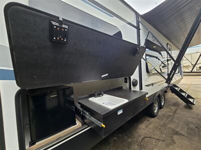 2022 Palomino Xsolaire 304RKDS - Photo 10 - Liberty, TX 77575