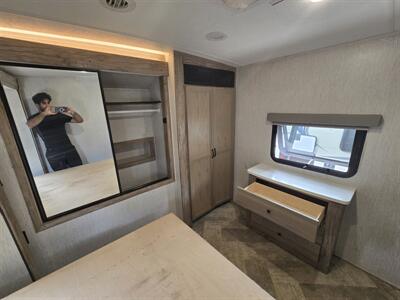 2022 Palomino Xsolaire 304RKDS - Photo 19 - Liberty, TX 77575