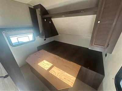 2018 Starcraft Avalon   - Photo 8 - Liberty, TX 77575