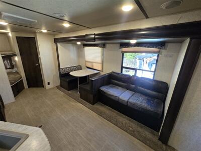 2018 Starcraft Avalon   - Photo 6 - Liberty, TX 77575