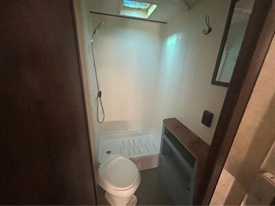 2018 Starcraft Avalon   - Photo 4 - Liberty, TX 77575