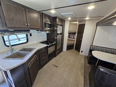 2018 Starcraft Avalon   - Photo 5 - Liberty, TX 77575