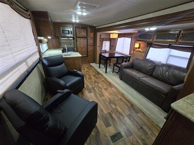 2014 Wildwood Heritage Glen 282RK   - Photo 5 - Liberty, TX 77575