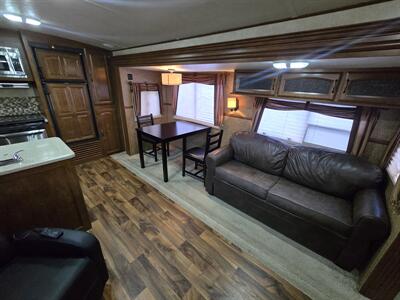 2014 Wildwood Heritage Glen 282RK   - Photo 6 - Liberty, TX 77575
