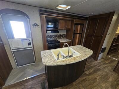2016 Prime Time RV Avenger M-32BIT   - Photo 12 - Liberty, TX 77575