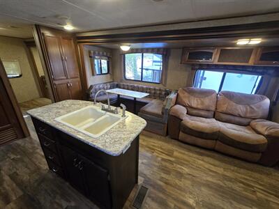 2016 Prime Time RV Avenger M-32BIT   - Photo 8 - Liberty, TX 77575