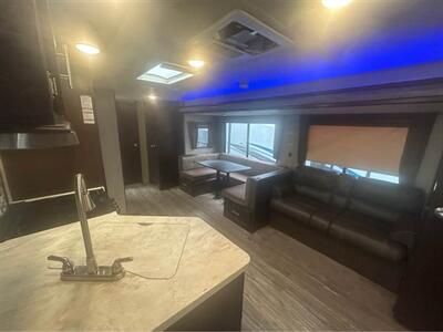 2018 Forest River Cherokee 294BH   - Photo 7 - Liberty, TX 77575