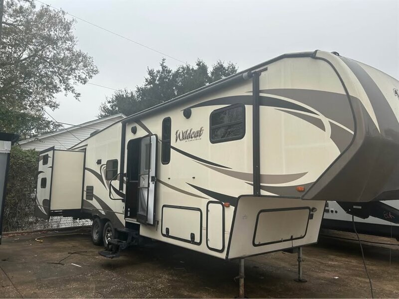 2016 Forest River Wildcat 31SAX   - Photo 1 - Liberty, TX 77575