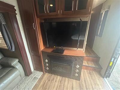 2016 Forest River Wildcat 31SAX   - Photo 6 - Liberty, TX 77575