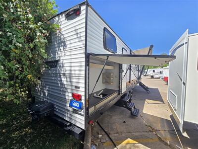 2023 Forest River Wildwood 32BHDS - Photo 3 - Liberty, TX 77575