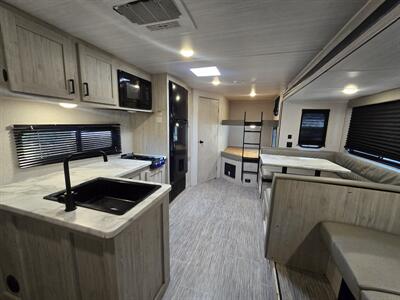 2023 East to West Silver Lake 26BHLE   - Photo 4 - Liberty, TX 77575