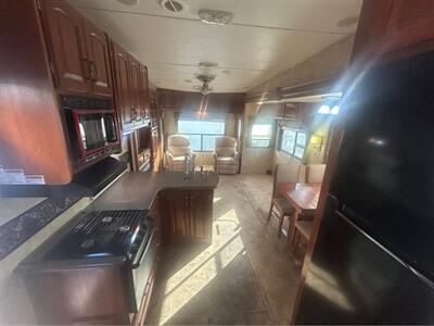 2012 Keystone Avalanche 345TG   - Photo 10 - Liberty, TX 77575