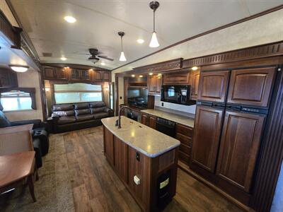 2014 Keystone Montana 3610RL   - Photo 3 - Liberty, TX 77575