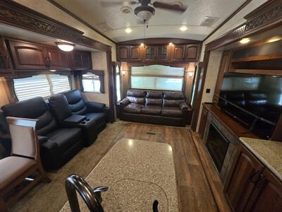 2014 Keystone Montana 3610RL   - Photo 4 - Liberty, TX 77575