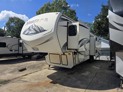2014 Keystone Montana 3610RL   - Photo 2 - Liberty, TX 77575