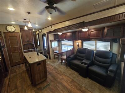 2014 Keystone Montana 3610RL   - Photo 6 - Liberty, TX 77575